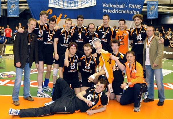 Deutscher Vizemeister 2007 2008: SCC Berlin Volleyball 1. BL Herren Saison 2007 2008, Playoffs, Playoff, Play Offs, Off, SC Charlottenburg, Finale, Finalserie Totale Friedrichshafen Volleyball 1. BL Herren Saison 2007 2008, Playoffs, Playoff, Play Offs, Off, SC Charlottenburg, Finale, Finalserie Totale Friedrichshafen