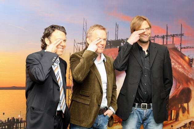 ZDF Moderator Johannes B. Kerner (Mitte) und die ZDF Fußballexperten Jürgen Klopp (beide Deutschland, re.) und Urs Meier (Schweiz) anlässlich der Euro 2008 während eines Pressetermins Fußball EM Herren Vorschau Euro 2008, Fotostudio, Studioaufnahme, Fotoshooting , Presseterm, Vdig Gruppe Frankfurt M. Fußball EM Herren Vorschau Euro 2008, Fotostudio, Studioaufnahme, Fotoshooting , Presseterm, Vdig Gruppe Frankfurt M.