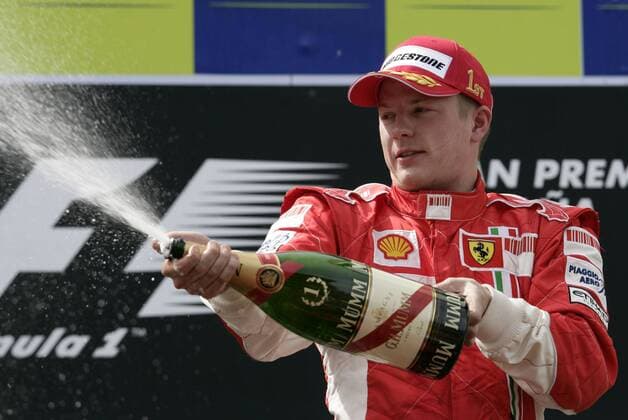 Kimi Räikkönen (Finnland Ferrari) bei der Sektdusche nach dem Sieg beim GP von Spanien 2008 Motorsport WM Herren Großer Preis von Spanien 2008, Formel 1 Weltmeisterschaft, F1, F, GP, WM Einzelbild Circuit de Catalunya Barcelona Freude, Motorsport WM Herren Großer Preis von Spanien 2008, Formel 1 Weltmeisterschaft, F1, F, GP, WM Einzelbild Circuit de Catalunya Barcelona Freude,