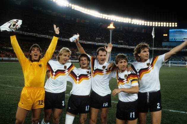 3. Platz bei den Olympischen Spielen 1988 für die BR Deutschland v.li.: Torwart Uwe Kamps, Jürgen Klinsmann, Ralf Sievers, Gerhard Kleppinger, Frank Mill und Michael Schulz jubeln Fußball OS Sommer Herren Olympische Spiele Seoul 1988, Sommerspiele, Länderspiel, Nationalteam, Gruppe Seoul Freude, Begeisterung, Fußball OS Sommer Herren Olympische Spiele Seoul 1988, Sommerspiele, Länderspiel, Nationalteam, Gruppe Seoul Freude, Begeisterung,