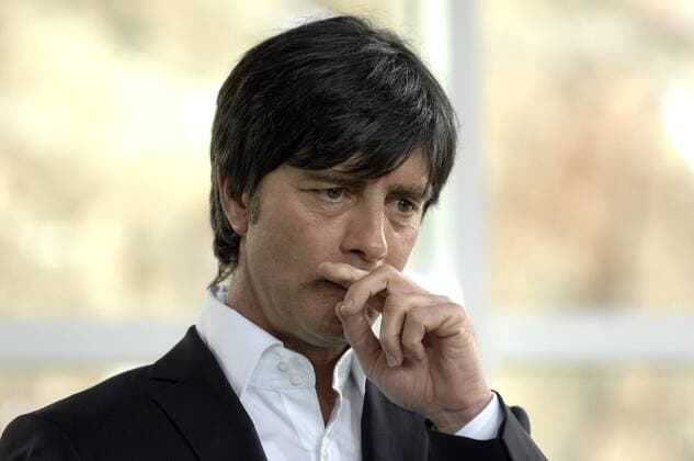 Bundestrainer Joachim Löw (Deutschland) anlässlich der Bekanntgabe des deutschen Kaders für die Euro 2008 auf der Zugspitze Fußball EM Herren Vorschau Euro 2008, Nationalmannschaft, Pressekonferenz, Pressetermin, Vorstellung, DFB, Einzelbild Garmisch Partenkirchen, Zugspitze Nachdenklichkeit, Fußball EM Herren Vorschau Euro 2008, Nationalmannschaft, Pressekonferenz, Pressetermin, Vorstellung, DFB, Einzelbild Garmisch Partenkirchen, Zugspitze Nachdenklichkeit,