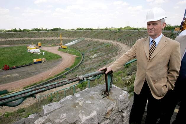 PZPN Präsident Michal Listkiewicz (Polen) an der Baustelle Stadion Narodowy in Warschau, Austragungsort der Euro 2012 - (20088732) Fußball EM Herren Vorschau Euro 2012, Austragungsort, Wettkampfstätte, Stadion, Fußballstadion, innen, Innenansicht, Einzelbild o0 2008 Warschau Fußball EM Herren Vorschau Euro 2012, Austragungsort, Wettkampfstätte, Stadion, Fußballstadion, innen, Innenansicht, Einzelbild o0 2008 Warschau