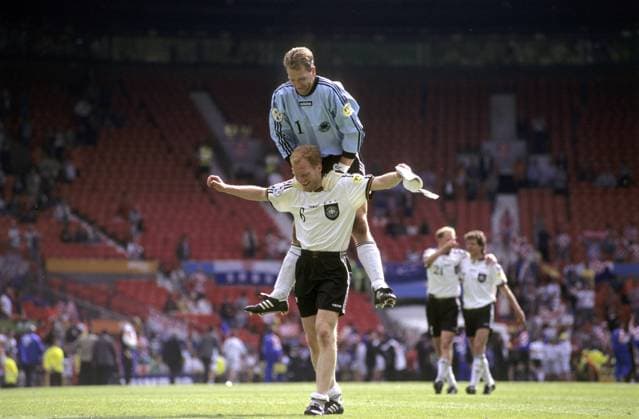 Matthias Sammer (vorn) und Torwart Andreas Köpke (beide Deutschland) - Schlußjubel Fußball Länderspiel Herren EM 1996, Viertelfinale Nationalmannschaft, Nationaltrikot, Euro Gruppe Manchester Glück, Harmonie, Freude, Begeisterung, Fußball Länderspiel Herren EM 1996, Viertelfinale Nationalmannschaft, Nationaltrikot, Euro Gruppe Manchester Glück, Harmonie, Freude, Begeisterung,