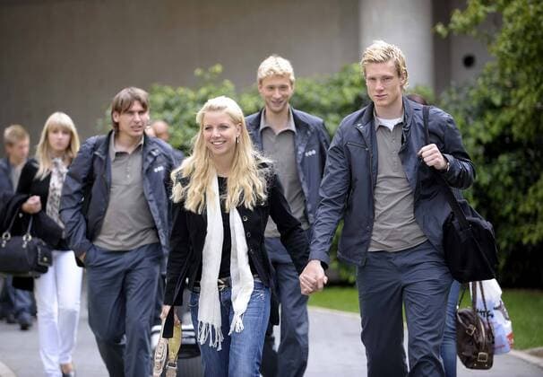 Marcell Jansen (Deutschland) mit Freundin Julia bei der Ankunft der deutschen Nationalmannschaft im Trainingslager auf Mallorca Fußball EM Herren EM 2008, Euro, Vorschau, Nationalmannschaft, Deutschland, Trainingslager, Gruppe Palma de Mallorca Fußball EM Herren EM 2008, Euro, Vorschau, Nationalmannschaft, Deutschland, Trainingslager, Gruppe Palma de Mallorca