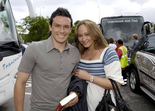 Piotr Trochowski (Deutschland) mit Freundin Melanie Tiburtius bei der Ankunft der deutschen Nationalmannschaft im Trainingslager auf Mallorca Fußball EM Herren EM 2008, Euro, Vorschau, Nationalmannschaft, Deutschland, Trainingslager, Gruppe Palma de Mallorca Fußball EM Herren EM 2008, Euro, Vorschau, Nationalmannschaft, Deutschland, Trainingslager, Gruppe Palma de Mallorca