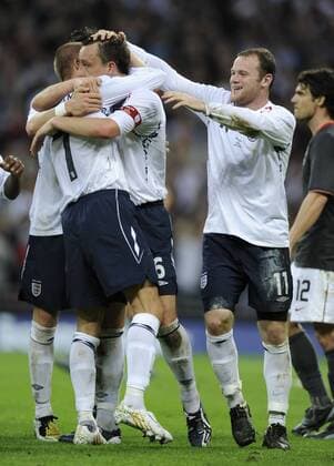 John Terry (Mitte), Wayne Rooney (re.) und David Beckham (alle England) - Torjubel - EDITORIAL USE ONLY. No use with unauthorised audio, video, data, fixture lists, club league logos or live services. Online in-match use limited to 120 images, no video emulation. No use in betting, games or single club league player publications. Fußball Länderspiel Herren Freundschaftsspiel 2008, Test, Testspiel, Nationalmannschaft, Nationaltrikot Gruppe London Freude, Fußball Länderspiel Herren Freundschaftsspiel 2008, Test, Testspiel, Nationalmannschaft, Nationaltrikot Gruppe London Freude,