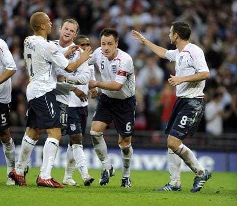 Torjubel England, v. li.: Frank Lampard, John Terry, Wayne Rooney und Wes Brown - EDITORIAL USE ONLY. No use with unauthorised audio, video, data, fixture lists, club league logos or live services. Online in-match use limited to 120 images, no video emulation. No use in betting, games or single club league player publications. Fußball Länderspiel Herren Freundschaftsspiel 2008, Test, Testspiel, Nationalmannschaft, Nationaltrikot Gruppe London Freude, Fußball Länderspiel Herren Freundschaftsspiel 2008, Test, Testspiel, Nationalmannschaft, Nationaltrikot Gruppe London Freude,