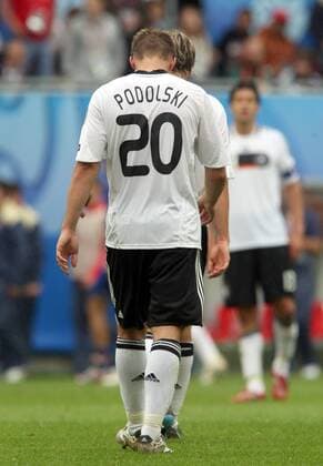 Lukas Podolski (Deutschland) enttäuscht Fußball Länderspiel Herren EURO 2008, EM, Nationalteam, Nationaltrikot, Einzelbild Klagenfurt Enttäuschung, Fußball Länderspiel Herren EURO 2008, EM, Nationalteam, Nationaltrikot, Einzelbild Klagenfurt Enttäuschung,