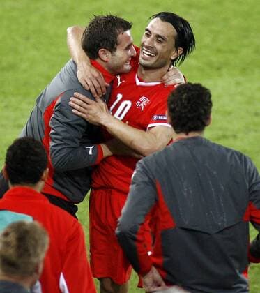 Hakan Yakin (Schweiz, Mitte) - Torjubel - Fußball EM Herren EURO 2008, Länderspiel, Nationalmannschaft, Nationaltrikot, Gruppe Basel Freude, Fußball EM Herren EURO 2008, Länderspiel, Nationalmannschaft, Nationaltrikot, Gruppe Basel Freude,