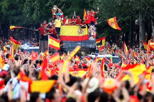 Spanien feiert den EM Titel 2008 mit einer riesigen Fanparty - (pan26688) Fußball EM Herren Euro 2008, Nationalteam, Empfang, Fanfest, Fan Fest, Party, Siegesfeier, Ankunft, Feier, Totale Madrid Freude,