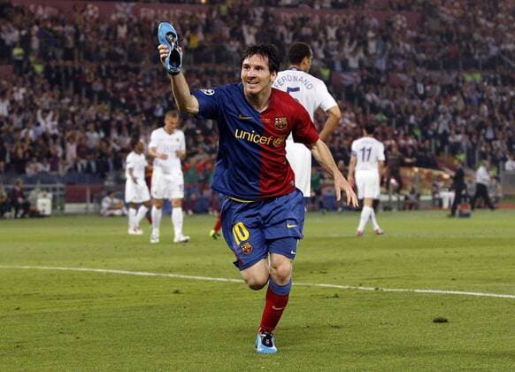 Lionel Messi (FC Barcelona) präsentiert zum Torjubel seinen Schuh - EDITORIAL USE ONLY. No use with unauthorised audio, video, data, fixture lists, club league logos or live services. Online in-match use limited to 120 images, no video emulation. No use in betting, games or single club league player publications. Fußball EC 1 Herren Champions League 2008 2009, Finale, Manchester United - FC Barcelona 0:2, ManU, Barca, Vdig Einzelbild Rom Freude,