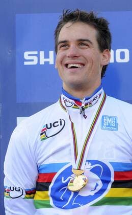 Czech Zdenek Stybar celebrates after he won the Men Cyclocross World Championships in Tabor, Czech Republic, on Sunday, Jan. 31, 2010. (CTKxPhoto DavidxVeis) VEI 14 o0 Jubel, Freude, Sieg, Sieger, Weltmeister, Siegerehrung, Medaille, Objekte, Gold, Goldmedaille