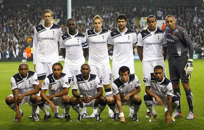 Mannschaftsfoto Tottenham Hotspur, hi.v.li.: Peter Crouch, Ledley King, Michael Dawson, Vedran Corluka, Tom Huddlestone und Heurelho Gomes; vorn: Wilson Palacios, Benoit Assou Ekotto, Jermain Defoe, Gareth Bale und Aaron Lennon EDITORIAL USE ONLY. No use with unauthorised audio, video, data, fixture lists, club league logos or live services. Online in-match use limited to 120 images, no video emulation. No use in betting, games or single club league player publications. o0 Mannschaftsfoto, Totale