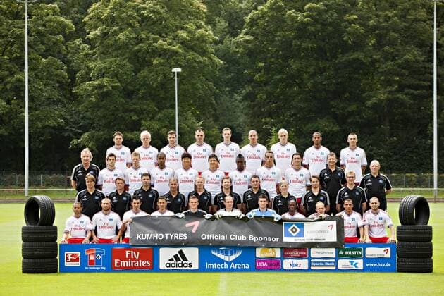 Kader Hamburger SV 2011 2012, 4. Reihe v.l. Marcus Berg, Soeren Bertram, Dennis Diekmeier, Heiko Westermann, Marcell Jansen, Jeffrey Bruma, Hanno Behrens, Dennis Aogo, Robert Tesche; 3. Reihe v.l. Daniel Nagy, Janek Sternberg, Michael Mancienne, Heung Min Son, Muhamed Besic, Eljero Elia, Robert Labus, Gojko Kacar, Busfahrer und Zeugwart Miroslav Zadach, Zeugwart Mario Mosa; 2. Reihe v.l. Trainer Michael Oenning, Co-Trainer Frank Heinemann, Torwart-Trainer Ronny Teuber, Fitness-Trainer Guenter Kern, Reha-Trainer Markus Guenther, Physiotherapeut Stefan Kliche, Physiotherapeut Lukas Ditczyk, Physiotherapeutin Lisa Parada, Physiotherapeut Benjamin Erhorn, Mannschaftsarzt Dr. Tim Niedergassel; vorne v.l. Ashton Goetz, Goekhan Toere, Tolgay Arslan, Kevin Ingreso, Torwart Tom Mickel, Torwart Jaroslav Drobny, Torwart Wolfgang Hesl, Romeo Castelen, David Jarolim, Aenis Ben-Hatira, Mladen Petric 26. Juli 2011Portrait und Mannsch o0 totale HSV Hamburg