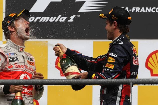 Motorsports: FIA Formula One World Championship 2011, Grand Prix of Belgium, 04 Jenson Button (GBR, McLaren Mercedes), Sieger Sebastian Vettel (GER, Red Bull Racing), xHOCHxZWEIx o0 Siegerehrung Sieg, Sieger Sekt, Sektdusche, Champagner, Champagnerdusche