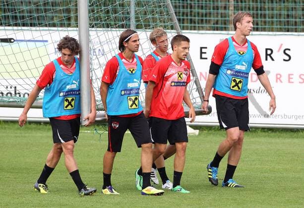 FUSSBALL- EURO 2012 Quali, GER vs AUT, AUT vs TUR, Training BAD TATZMANNSDORF,AUSTRIA,30.AUG.11 - FUSSBALL - UEFA Europameisterschaft 2012, Qualifikation, ÖFB Länderspiel, Deutschland vs Österreich, Österreich vs Türkei, Vorberichte, Training Nationalteam AUT. Bild zeigt Julian Baumgartlinger, Martin Harnik, Thomas Schrammel, Marc Janko und Daniel Royer (AUT).