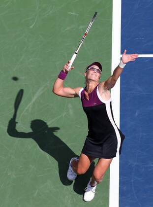 US Open 2011, USTA Billie Jean King National Tennis Center, Flushing Meadows, New York, ITF Grand Slam Tennis Tournament, Samantha Stosur (AUS), Aktion, Einzelbild, Ganzkörper, Hochformat, von oben