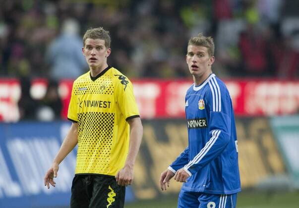 Sven BENDER (DO) mit Lars BENDER r. (LEV), Bruder, Familie, Zwilling, Zwillingsbruder, Zwillinge, Brueder, Brüder, Halbfigur, Fussball 1. Bundesliga, Spieltag 21, Borussia Dortmund (DO) - Bayer 04 Leverkusen (LEV) 1:0, am 11.02.2012 in Dortmund Deutschland
