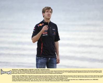 Sebastian VETTEL (GER),Red Bull Racing,übt sich beim Cricket,anlässlich eines Sponorentermins,Pressetermin,Aktion,Einzelbild,angeschnittenes Einzelmotiv,Halbfigur,halbe Figur. Formel 1,GP von Australien,Grand Prix Melbourne,Albert Park,Saison2012,