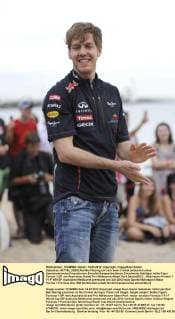 Sebastian VETTEL (GER),Red Bull Racing,übt sich beim Cricket,anlässlich eines Sponorentermins,Pressetermin,Einzelbild,angeschnittenes Einzelmotiv,Halbfigur,halbe Figur. Formel 1,GP von Australien,Grand Prix Melbourne,Albert Park,Saison2012,