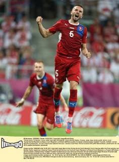Tomas Sivok, Tschechei, vorne, jubelt nach dem Schlußpfiff, hinten Michal Kadlec, Freude, Jubel, Sieg, Schlusspfiff, Aktion, hoch Tschechische Republik vs Polen, Czech Republic vs Poland UEFA-Euro 2012, European Championship, Fußball, Fussball, football, soccer, EM Wroclaw Breslau, 16.6.2012 Municipal Stadium Wroclaw