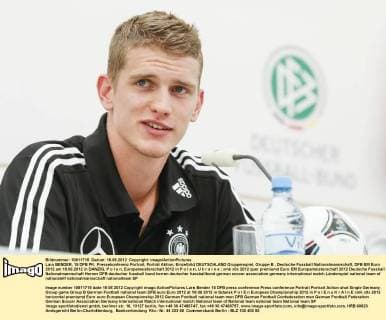 Lars BENDER, 15 DFB PK, Pressekonferenz Portrait, Porträt Aktion, Einzelbild DEUTSCHLAND Gruppenspiel, Gruppe B , Deutsche Fussball Nationalmannschaft, DFB EM Euro 2012 am 18.06.2012 in DANZIG, P o l e n, Europameisterschaft 2012 in P o l e n, U k r a i n e