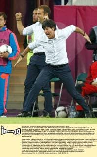 DFB Bundestrainer Joachim LOEW, LÖW , DFB Co Bundestrainer Hans Dieter FLICK jubelt nach dem Tor zum 1-0, Emotionen, Gefühle, Reaktion, Jubel, Freude, Emotionen, Feiern, Lachen, jubelt, freuen, reisst die Arme hoch, ballt die Faust GERMANY - GREECE ( : ), Deutschland - Griechenland Viertelfinale, Quarterfinal, Deutsche Fussball Nationalmannschaft, DFB EM Euro 2012 am 22.06.2012 in Danzig, Europameisterschaft 2012