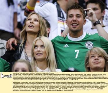 Sarah Brandner, Freundin von Bastian Schweinsteiger , Steffen HAMANN, FCB BB 6 Hymne, Nationalhymne, Song, Deutschlandlied , Frau, Ehefrau, Partnerin, Freundin, Gattin, Geliebte, verlobte, verliebt, verheiratet, zusammen, spielerfrau, begleitung, weiblich, wife, woman, love GERMANY - ITALY (1 :2 ), DEUTSCHLAND - ITALIEN 1-2 Halbfinale, Semifinal, Deutsche Fussball Nationalmannschaft, DFB EM Euro 2012 am 28.06.2012 in Warschau, Europameisterschaft 2012 in P o l e n, U k r a i n e