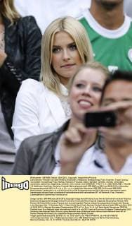 Lena Gercke, Freundin von Sami Khedira, Emotionen, enttäuscht, Enttäuschung, Frust, frustriert, Trauer ,traurig, verzweifelt, Verzweiflung Frau, Ehefrau, Partnerin, Freundin, Gattin, Geliebte, verlobte, verliebt, verheiratet, zusammen, spielerfrau, begleitung, weiblich, wife, woman, love GERMANY - ITALY (1 :2 ), DEUTSCHLAND - ITALIEN 1-2 Halbfinale, Semifinal, Deutsche Fussball Nationalmannschaft, DFB EM Euro 2012 am 28.06.2012 in Warschau, Europameisterschaft 2012 in P o l e n, U k r a i n e
