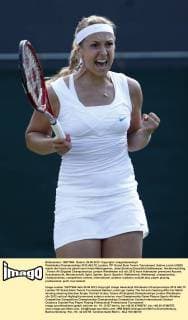 Wimbledon Championships 2012 AELTC,London, ITF Grand Slam Tennis Tournament, Sabine Lisicki (GER) macht die Faust und jubelt nach ihrem Matchgewinn, Jubel,Emotion,Einzelbild,Halbkoerper, Hochformat,Sieg,