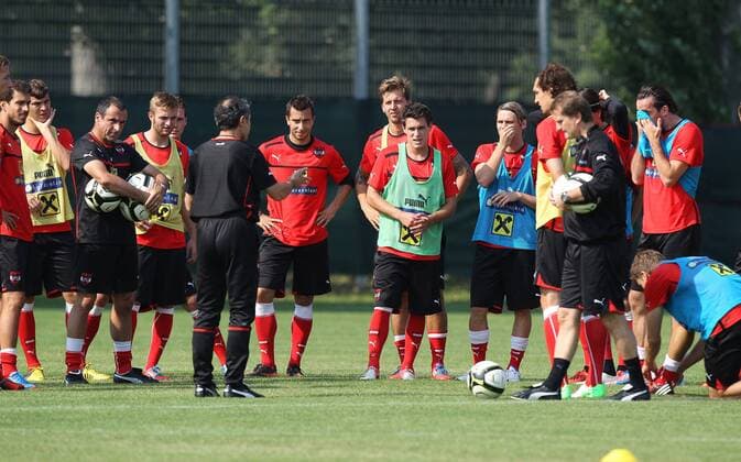 FUSSBALL - FIFA WM Quali, Training WIEN,AUSTRIA,05.SEP.12 - FUSSBALL - FIFA Weltmeisterschaft Qualifikation, ÖFB, Österreich, Training Nationalmannschaft AUT. Bild zeigt Gyoergy Garics, Aleksandar Dragovic, Co-Trainer Fritz Schmid, Jakob Jantscher, Teamchef Marcel Koller, Markus Suttner, Guido Burgstaller, Zlatko Junuzovic, Christoph Leitgeb, Emanuel Pogatetz, Co-Trainer Thomas Janeschitz und Christian Fuchs (AUT).