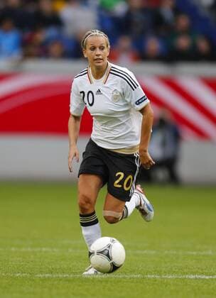 Lena GÖSSLING, (DFB 20) Einzelaktion mit Ball, Ganzfigur, Freisteller, Einzelbild, Hochformat, Aktion, Ganzkörper, Einzelaufnahmen, Action DEUTSCHLAND - TUERKEI, TÜRKEI 10-0 Fussball EM Qualifikation DFB Damen, Nationalmannschaft , in Duisburg 19.09.2012