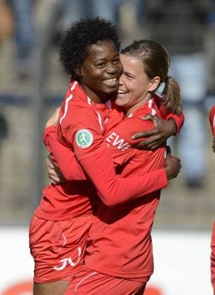 Genoveva Anonma (li., Pot) und Patricia Hanebeck (Pot), Jubel, 1.FFC Turbine Potsdam - FC Bayern München, Fußball, Frauen, Bundesliga, Saison 2012 2013, Potsdam, 14.10.2012,