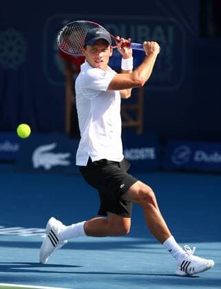 Dubai Tennis Championships 2013, ATP Tennis Herren Tennis Turnier,International Series,Dubai Tennis Stadium, U.A.E., Tobias Kamke (GER),Einzelbild,Aktion, Ganzkörper, Hochformat,