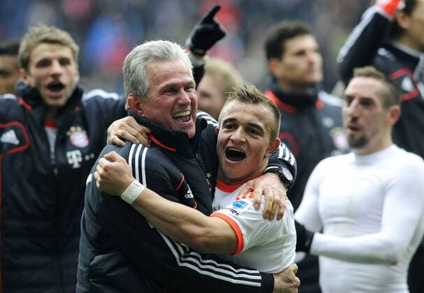 Fussball-Bundesliga, Deutschland, Herren, Saison 2012 2013, 28. Spieltag, Commerzbank-Arena Frankfurt M., Eintracht Frankfurt (rot) - FC Bayern München, FCB (weiss) 0:1; Jubel Bayern nach Spielschluss, endlich Meister, Trainer Jupp Heynckes (FCB) und Xherdan Shaqiri (FCB). Jubel, Freude, Aktion.