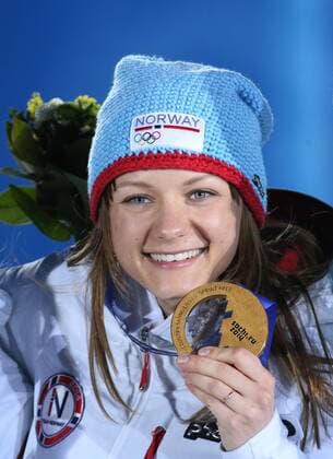 Sotschi, Olympia, Olympische Winterspiele 2014, Olympic winter games, sochi, 12.02.2014, Podium, Siegerehrung, Medals Ceremony, Medals Plaza, Sotschi, Cross Country Ski Sprint Damen, Cross Country skiing Ladies Sprint free, Maiken Caspersen Falla, Norwegen, Gold Medaille