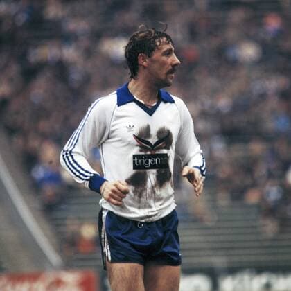Spielszene, Bernd Thiele (S04), Fussball, Bundesliga, 1979 1980, FC Schalke 04 gegen 1. FC Kaiserslautern 2:1 Fussball, Bundesliga, 1979 1980, Parkstadion, FC Schalke 04 gegen 1. FC Kaiserslautern 2:1, Spielszene, Bernd Thiele (S04), football, Bundesliga, 1979 1980, Parkstadion, FC Schalke 04 versus 1. FC Kaiserslautern 2:1, scene of the match, Bernd Thiele (S04)