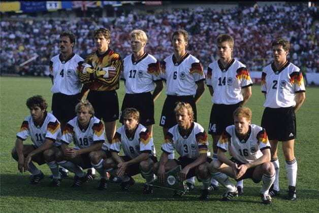 Fußball, EM Finale 1992 in Göteborg, Dänemark - Deutschland 2:0 FB-EM92 Finale am 26.06.1992 Mannschaft Deutschland, hi.v.li.: Jürgen Kohler, Torwart Bodo Illgner, Stefan Effenberg, Guido Buchwald, Thomas Helmer, Stefan Reuter, vorn: Karl Heinz Riedle, Jürgen Klinsmann, Thomas Häßler, Andreas Brehme, Matthias Sammer HM