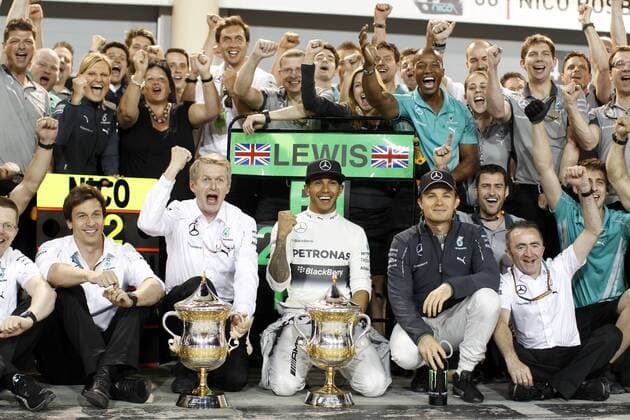 Motorsports: FIA Formula One World Championship 2014, Grand Prix of Bahrain, Toto Wolff (AUT, Mercedes AMG Petronas F1 Team), Prof. Dr. Thomas Weber (Member of the Board of Management of Daimler AG), 44 Lewis Hamilton (GBR, Mercedes AMG Petronas F1 Team), 6 Nico Rosberg (GER, Mercedes AMG Petronas F1 Team), Paddy Lowe (GBR, Mercedes AMG Petronas F1 Team), xHOCHxZWEIx