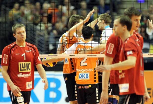 13.04.2014, Max Schmeling Halle, Berlin, GER, 1.VBL, BR Volleys vs. TV Ingersoll Bühl, im Bild BRV-Spieler, Jubel, jubelt, Freude, Glueck, gluecklich, positive Emotionen, Martti Juhkami (TV Bühl), Enttäuschung, enttäuscht, Frust, frustriert, traurig, unglücklich, negative Emotionen,
