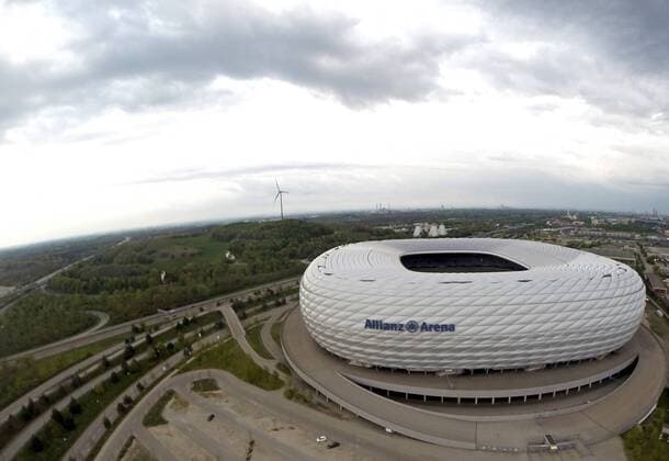 21.04.2014 , München , Allianz Arena aus der Luft. Luftbild , Vogelperspektive , Luftaufnahme , Totale , Übersicht , Luftbildfotografie , Aerial , Luftfotografie , overview , Birds-Eyes View MINDESTHONORAR 60 EURO. NO ONLINE USE - KEINE NUTZUNG ONLINE!