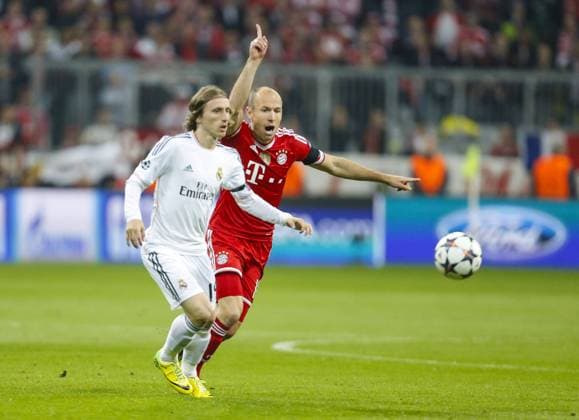 Arjen ROBBEN, FCB 10 Zweikampf , Aktion um den Ball gegen Luca MODRIC, Real Madrid 19 , Aktion, Zweikampf, Spielszene, Tackling, Ball FC BAYERN München - REAL MADRID (0 - 4) Halbfinale, RÜCKSPIEL Fussball UEFA Champions League, München, 29.04.2014 CL Saison 2013 2014, FCB, München, RM