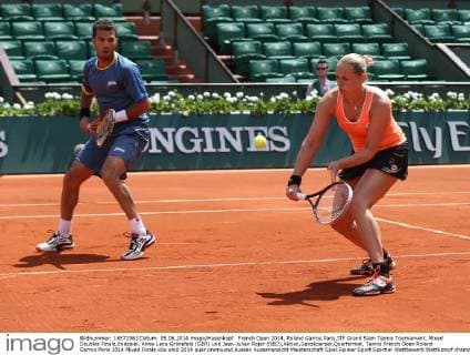 French Open 2014, Roland Garros,Paris,ITF Grand Slam Tennis Tournament, Mixed Doubles Finale,Endspiel, Anna-Lena Grönefeld (GER) und Jean-Julien Rojer (NED),Aktion,Ganzkoerper,Querformat,