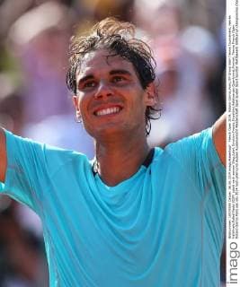 French Open 2014, Roland Garros,Paris,ITF Grand Slam Tennis Tournament, Herren Halbfinale,Rafael Nadal (ESP) jubelt nach seinem Sieg,Jubel, Emotion,Freude,Einzelbild,Halbkoerper,Querformat,Portrait,