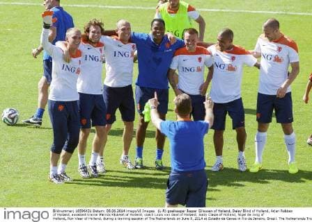 (L-R) goalkeeper Jasper Cillessen of Holland, Daley Blind of Holland, Arjen Robben of Holland, assistant trainer Patrick Kluivert of Holland, coach Louis van Gaal of Holland, Jordy Clasie of Holland, Nigel de Jong of Holland, Ron Vlaar of Holland, during a training session of The Netherlands on June 8, 2014 at Estadio da Gavea in Rio de Janeiro, Brazil. The Netherlands Training session 2013 2014 xVIxxIVx 2352402