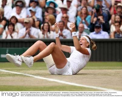 Wimbledon Championships 2014, AELTC,London, ITF Grand Slam Tennis Tournament, Damen Endspiel,Finale,Petra Kvitova (CZE) streckt die Arme hoch und jubelt nach ihrem Sieg,Jubel,Emotion,Freude,laesst sich auf den Boden fallen, Einzelbild,Ganzkoerper,Querformat,