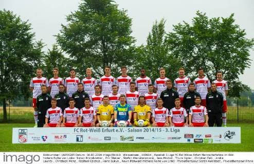 Weissensee , 160614 , Fussball 3.Liga FC Rot Weiss Erfurt Mannschaftsfoto im Bild: hintere Reihe von Links: Simon Brandstetter , Eric Stelzer , Stefan Kleineheismann , Jens Möckel , Thure Ilgner , Christian Falk , Andre Laurito , Christoph Menz , Raphael Czichos , Haris Bukva , Kevin Möhwald mittlere Reihe von Links: Physiotherapeut Sören Kohlstedt , Physiotherapeut Frank Richter , Athletiktrainer Michael Bocek , Juri Judt , Carsten Kammlott , Jonas Nietfeld , Andreas Wiegel , Torwartrainer Rene Twardzik , Co-Trainer Christian Preußer , Trainer Walter Kogler vordere Reihe von Links: Patrick Göbel , Ammer Kadric , Leon Packheiser , Paul Büchel , Philipp Klewin , Jean Francois Kornetzky , Maik Baumgarten , Sascha Eichmeier , Sebastian Tyrala