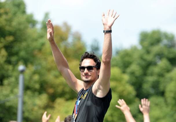 Mats HUMMELS, Geste, Gestik, Jubel, jubeln, Freude, Sieg, freuen, Erfolg, Empfang der Deutschen Fussball Nationalmannschaft auf der Fanmeile vor dem Brandenburger Tor in Berlin Deutschland, am 15.07.2014 Fussball Weltmeisterschaft 2014 in Brasilien vom 12.06. - 13.07.2014.