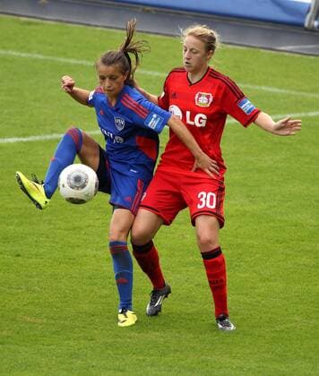 GER, 1.Bundesliga, Frauen, FF USV Jena vs Bayer 04 Leverkusen 07.09.14, Jena, Ernst-Abbe-Sportfeld, GER, Allianz Frauen Bundesliga 1.Bundesliga, Frauen, Saison 2014 2015, 02.Spieltag, FF USV Jena vs Bayer 04 Leverkusen im Bild Iva Landeka (Jena) gegen Carolin Simon (Leverkusen)