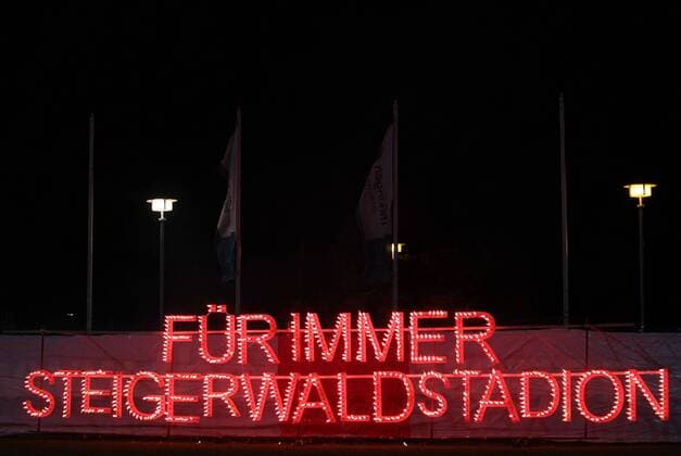 GER, 3.Liga, Steigerwald Abschiedsspiel, FC Rot Weiss Erfurt 08.10.14, Erfurt, Steigerwaldstadion, GER, 3.Liga, Saison 2014 2015, Abschiedsspiel Steigerwaldstadion Steigerwald Abschiedsspiel vor dem Umbau, FC Rot Weiss Erfurt im Bild Schriftzug Für immer Steigerwaldstadion Feuerwerk Pyrotechnik